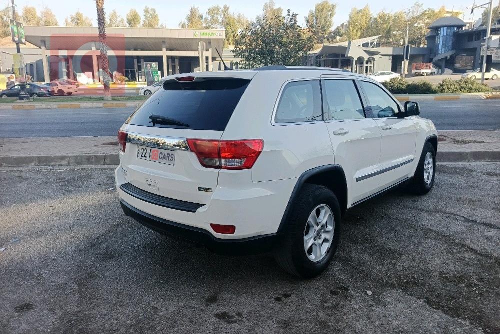 جیپ گراند شیرۆکی